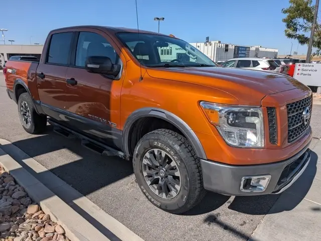 2019 Nissan Titan PRO-4X photo 3