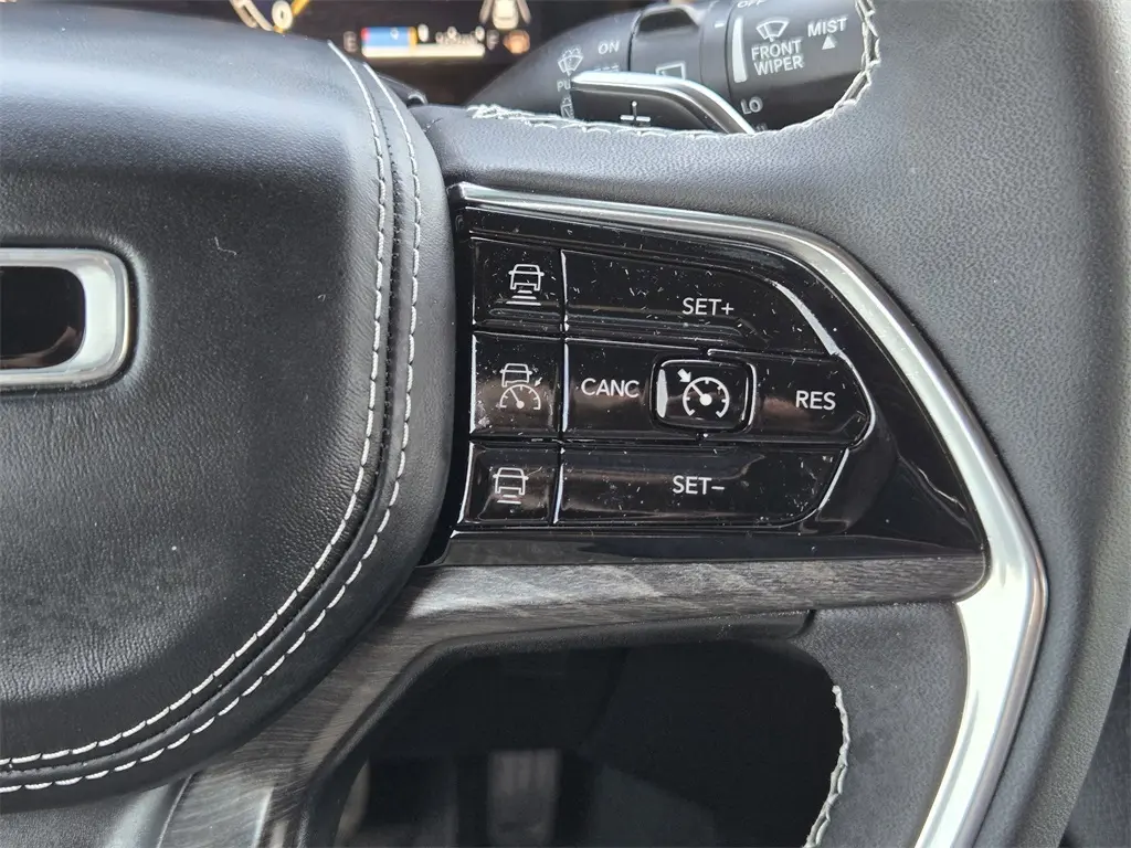2024 Jeep Grand Cherokee Overland photo 25