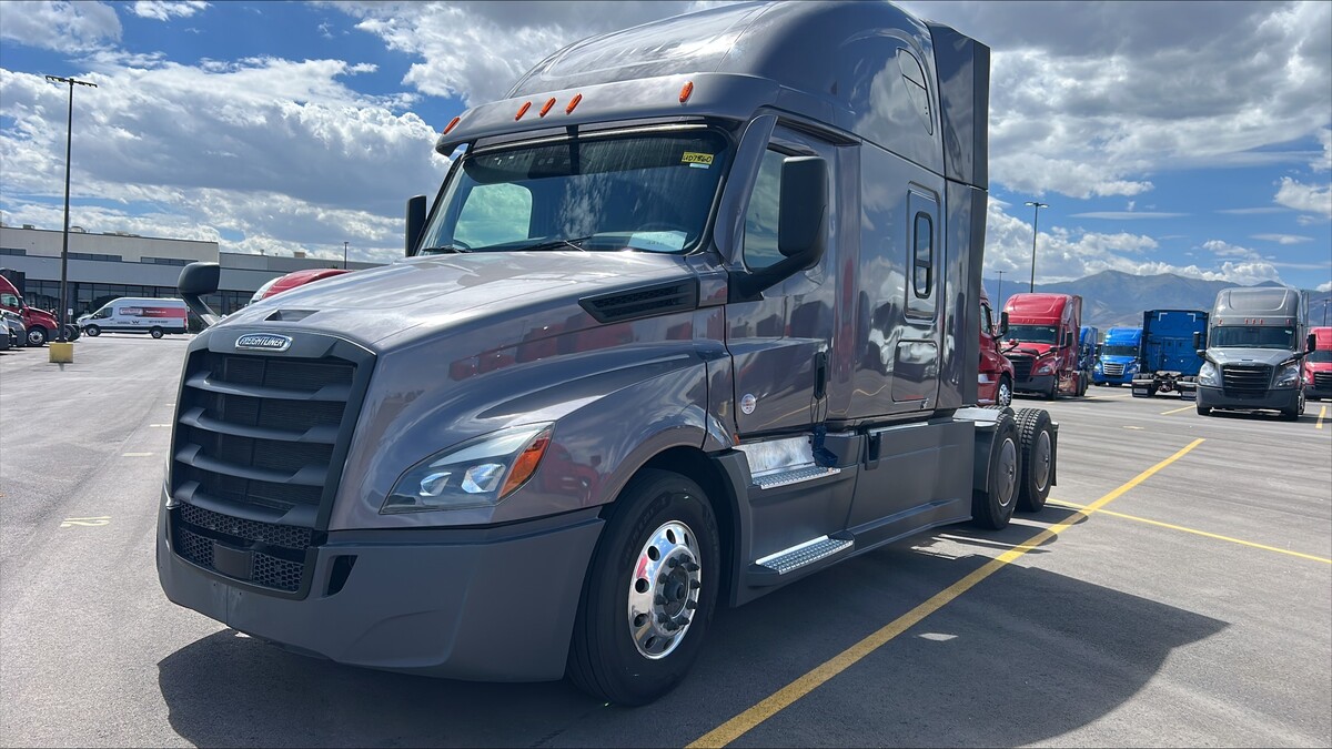 2023 FREIGHTLINER Cascadia