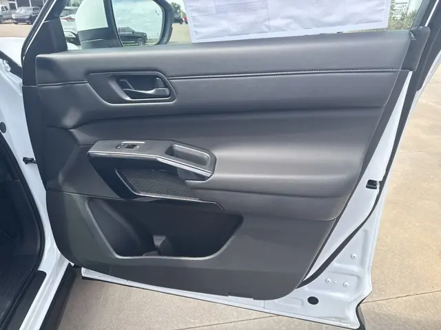 2026 Nissan Rogue SV photo 11