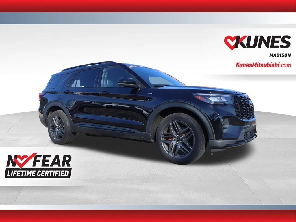2025 Ford Explorer ST-LINE's photo