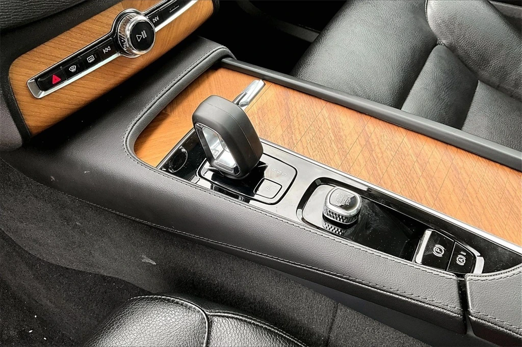 2023 Volvo - image 18