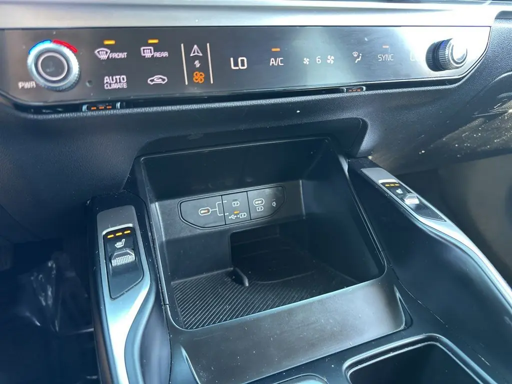 2024 Kia Sorento S photo 32