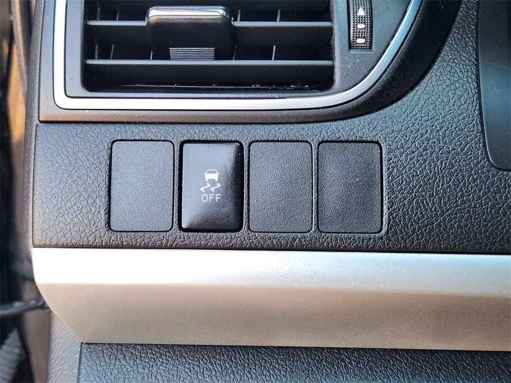 2016 Toyota Camry Base photo 14