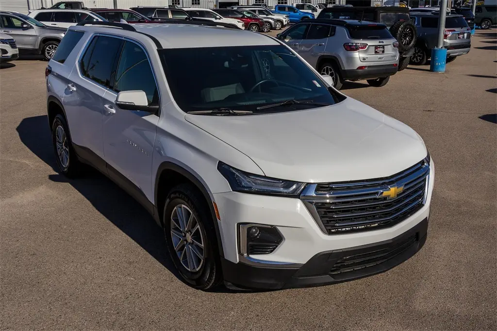 2023 Chevrolet Traverse 1LT photo 2