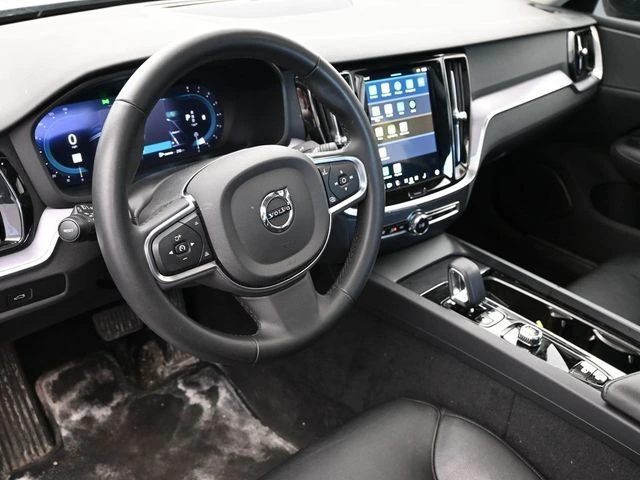 2025 Volvo - image 18