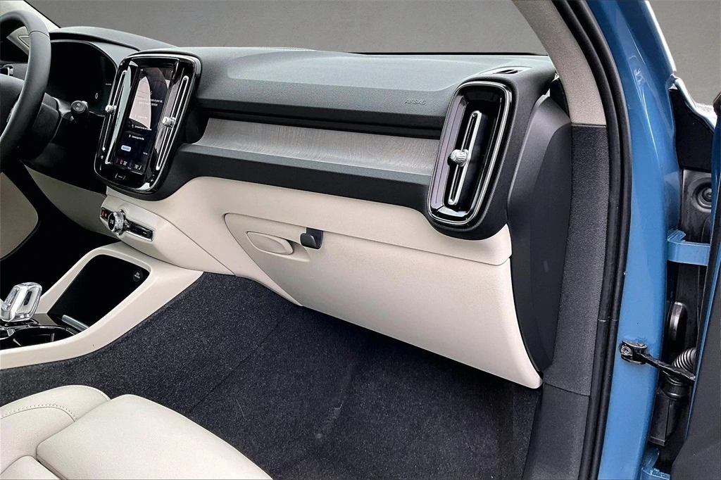 2024 Volvo - image 26