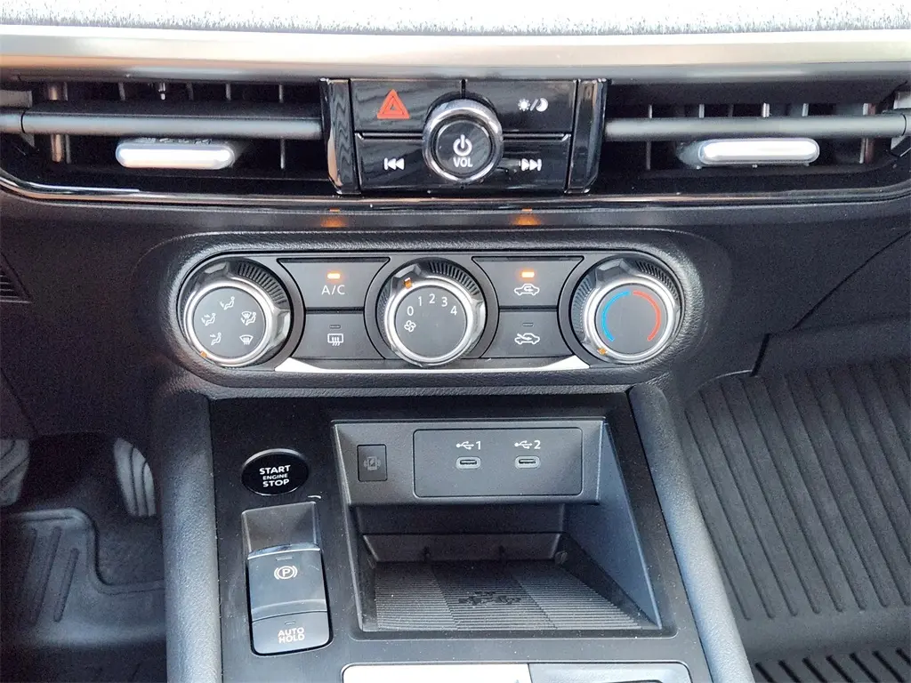 2025 Nissan Kicks SV photo 11