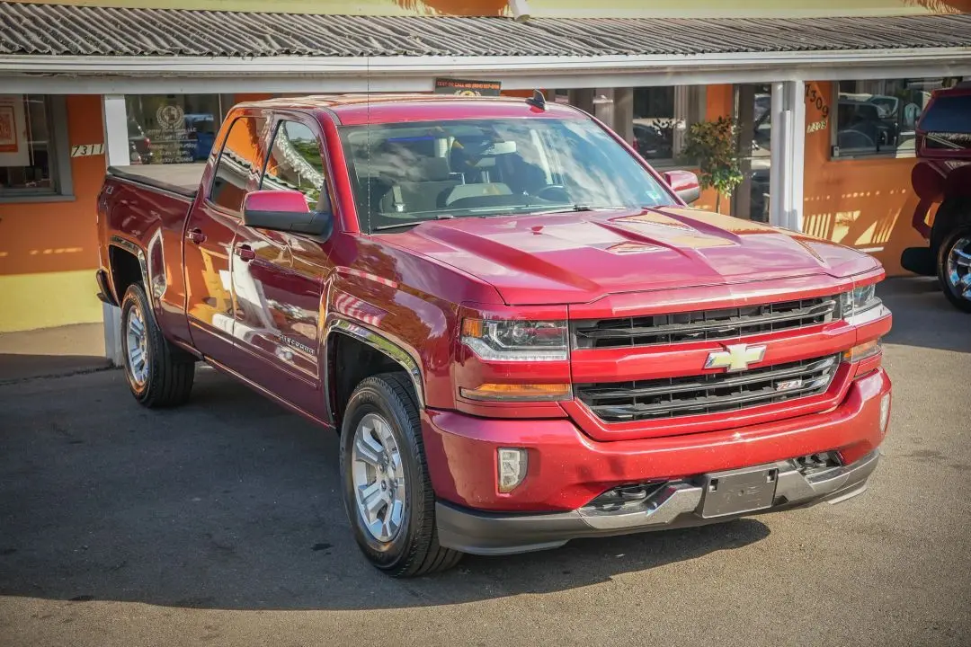 2018 Chevrolet Silverado 1500 Z71 LT photo 2