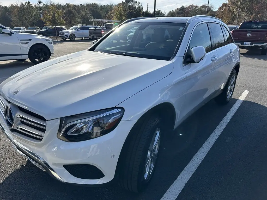 2018 Mercedes Benz GLC 300 photo 2