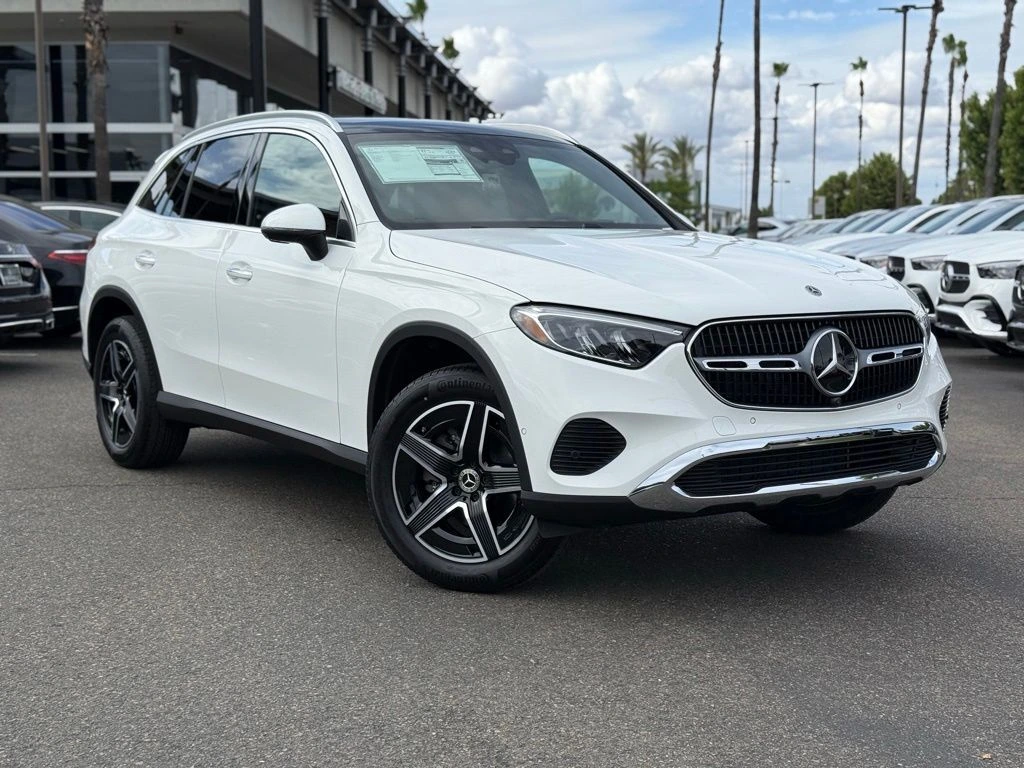 2026 Mercedes-Benz GLC GLC 300's photo