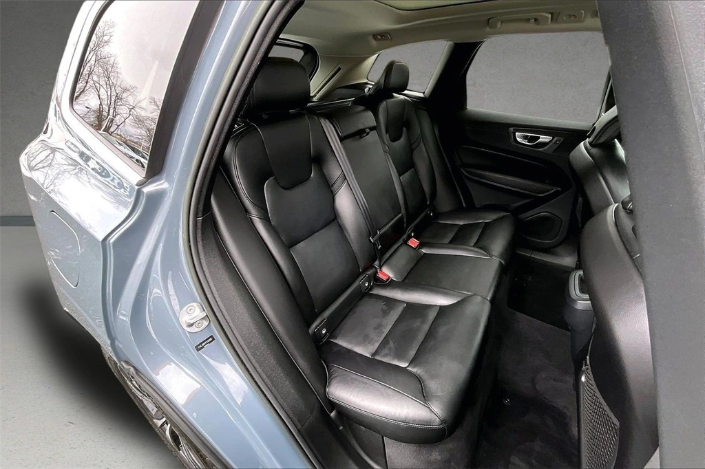 2023 Volvo - image 25