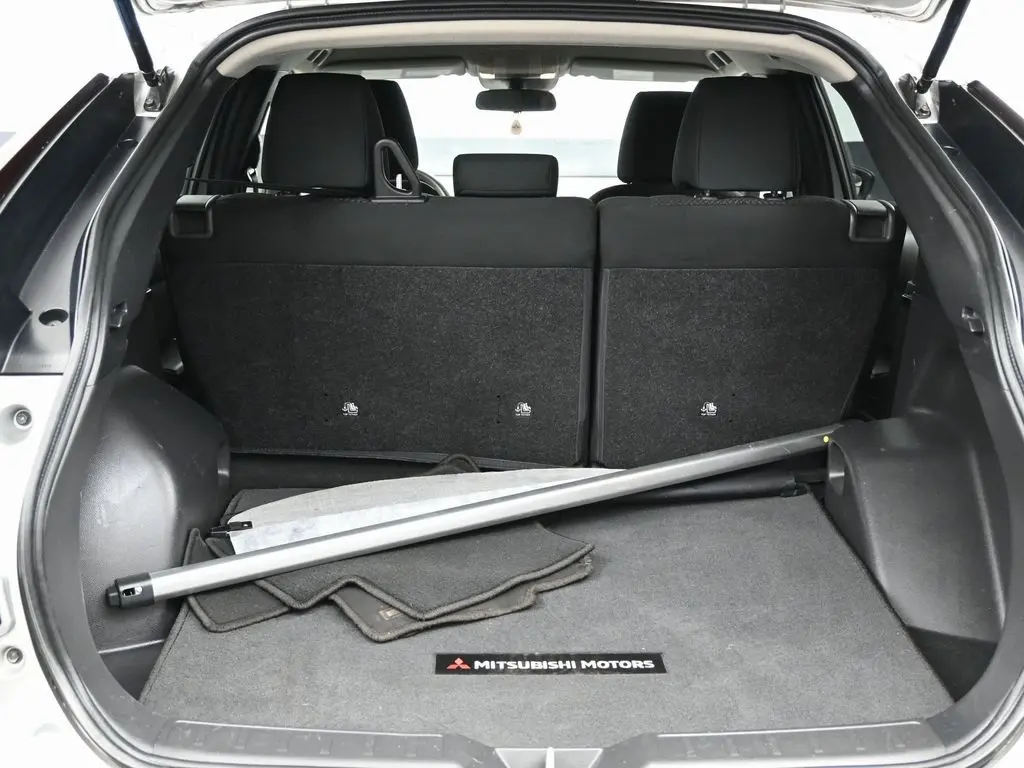 2022 Mitsubishi Eclipse Cross LE SEL GT photo 11