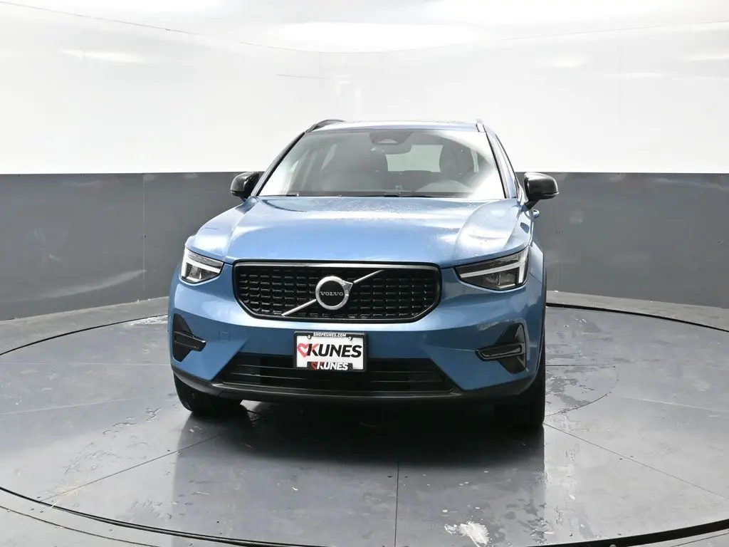 2024 Volvo XC40 Core photo 4