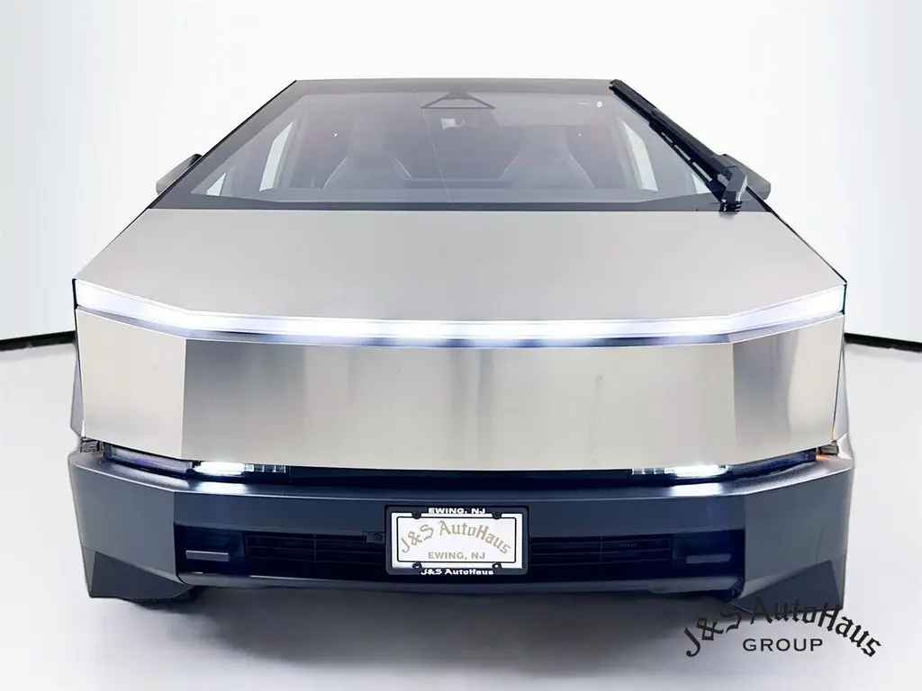 2024 Tesla Cybertruck All-Wheel Drive photo 2