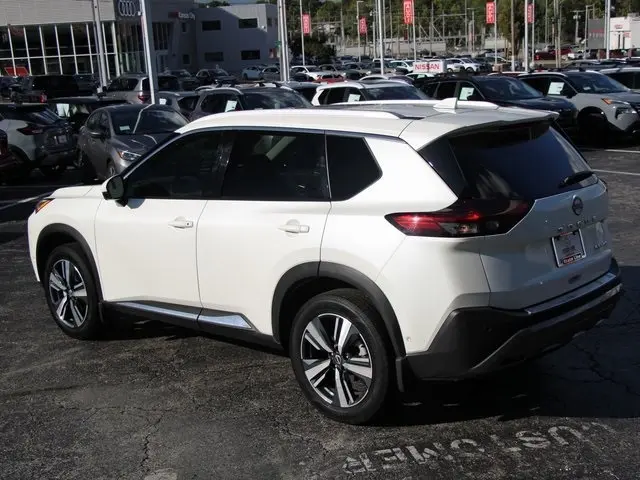 2023 Nissan Rogue SL photo 3