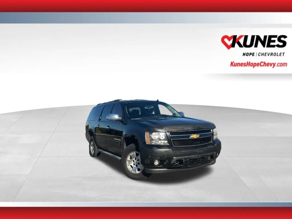 2011 Chevrolet Suburban LT's photo