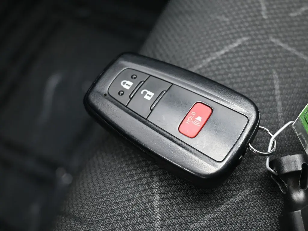 2024 Toyota RAV4 XLE photo 17