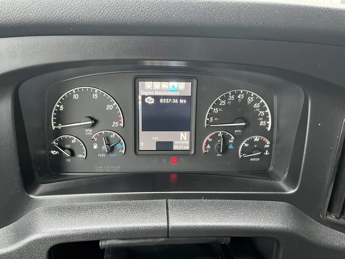 2023 Freightliner Cascadia - image 31