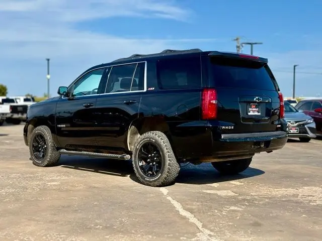 2017 Chevrolet Tahoe LT Z71 photo 2