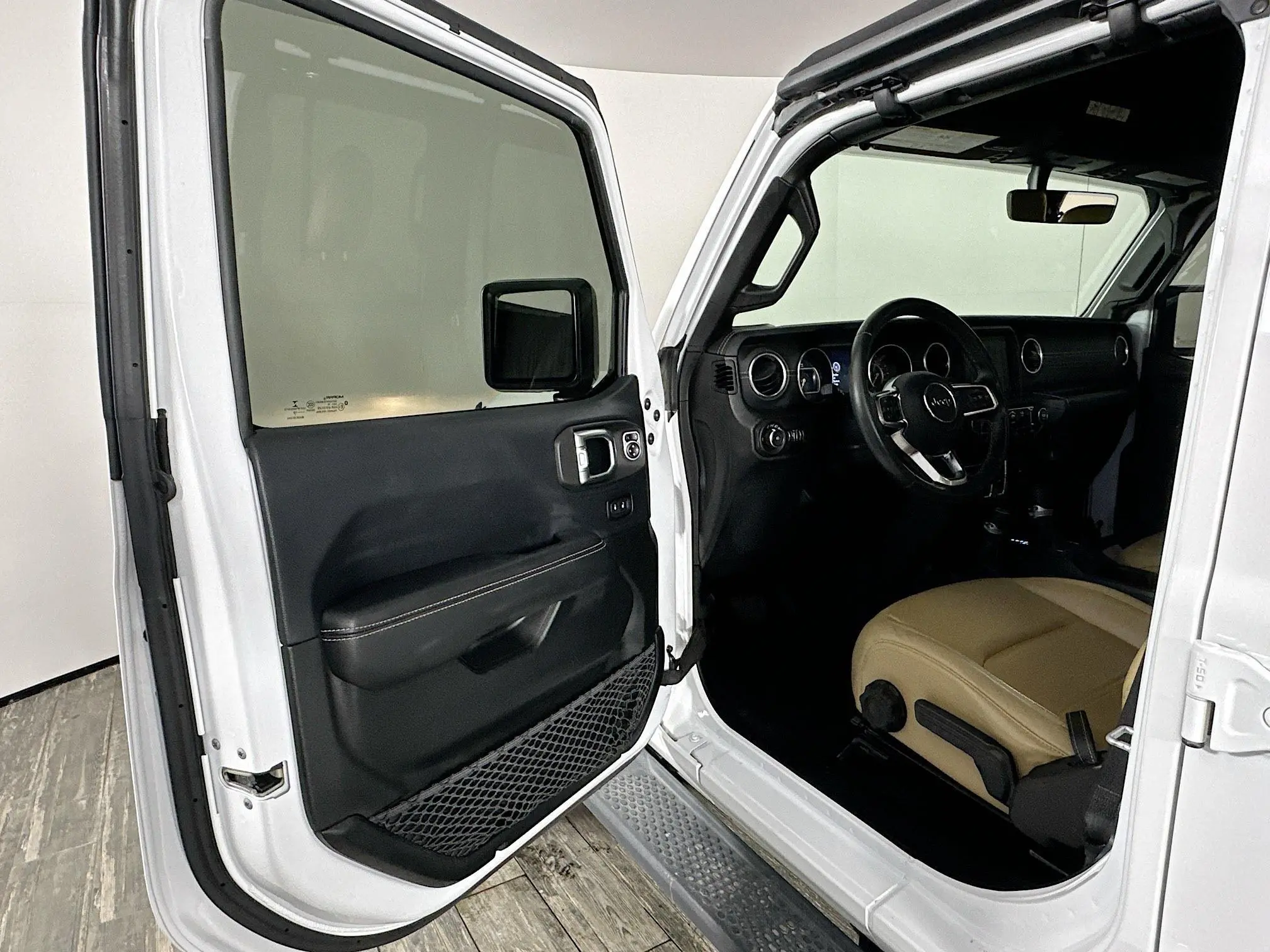 2019 Jeep Wrangler Unlimited Sahara photo 16