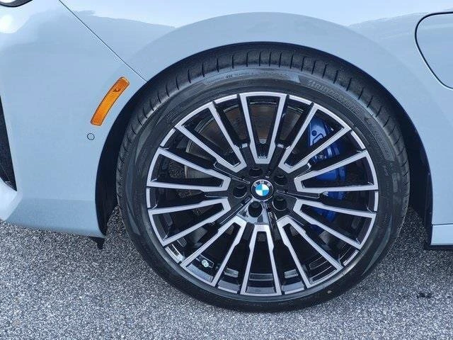 2026 BMW 7 Series 750e - Photo 9