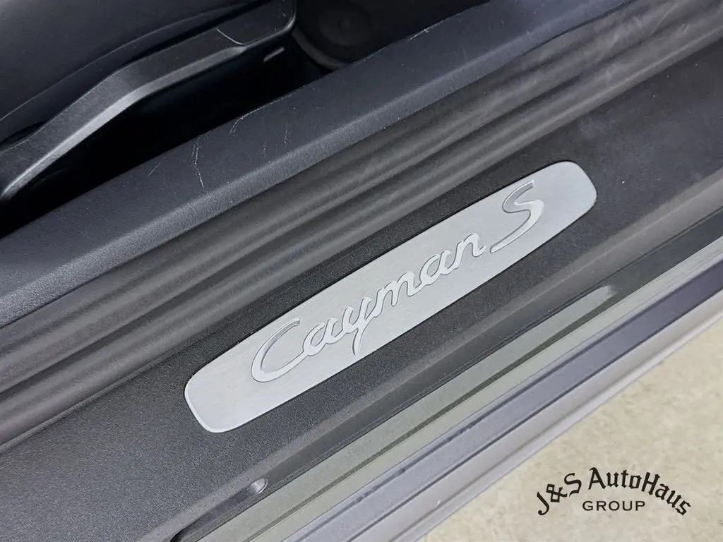 2025 Porsche Cayman S photo 28
