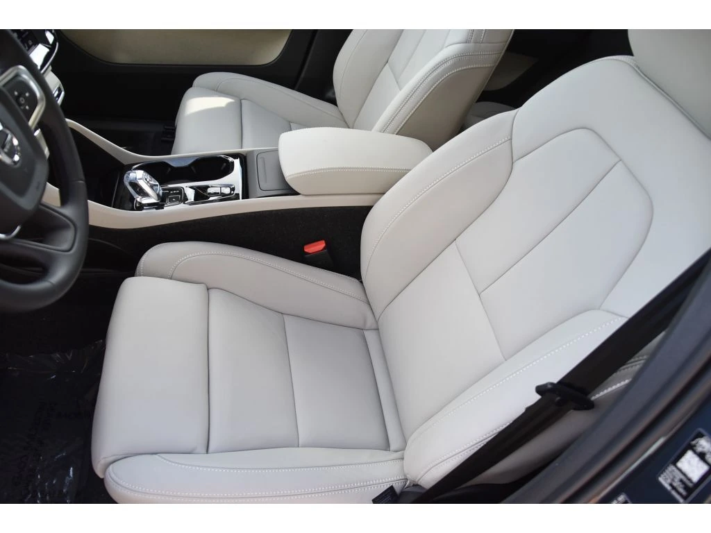 2026 Volvo - image 11