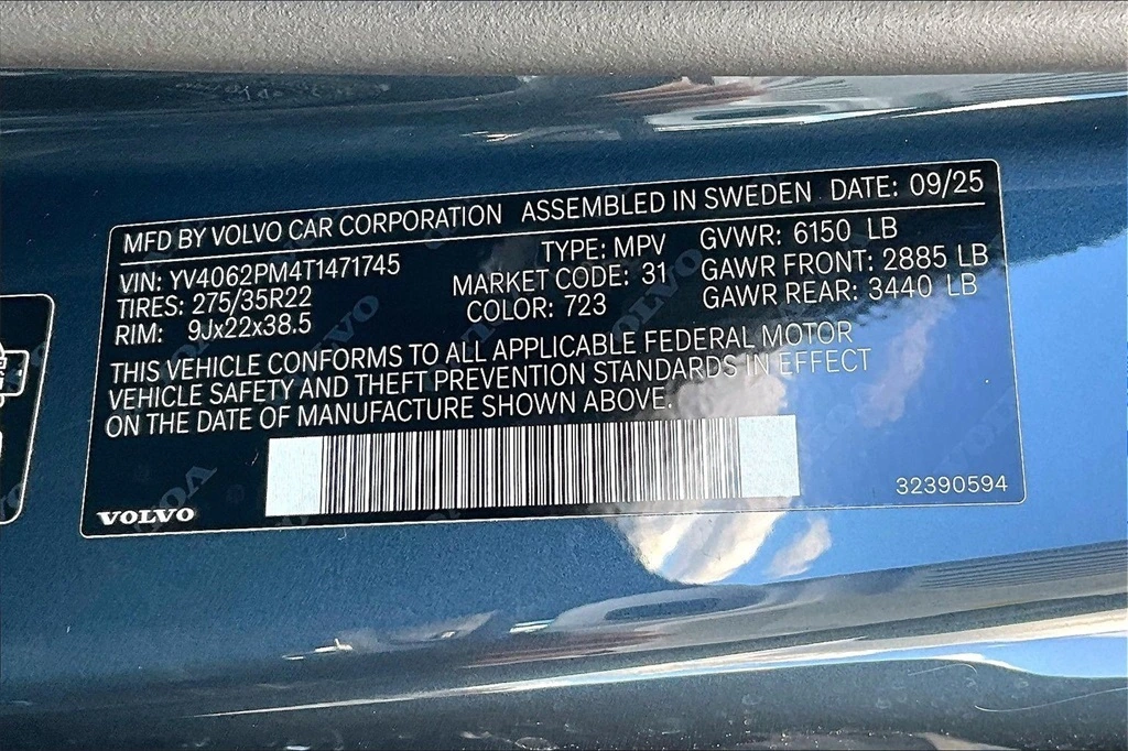 2026 Volvo - image 8