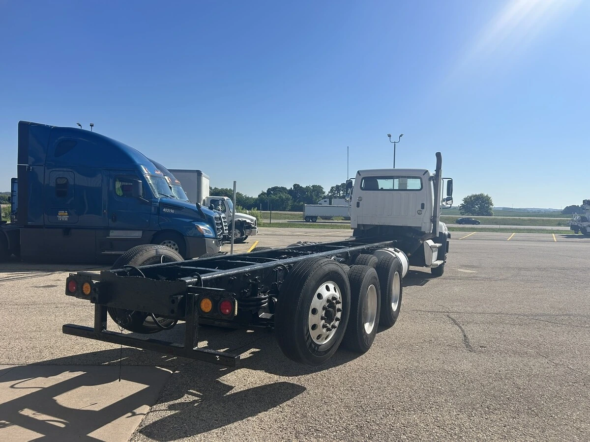 2017 Freightliner 114SD — photo 5