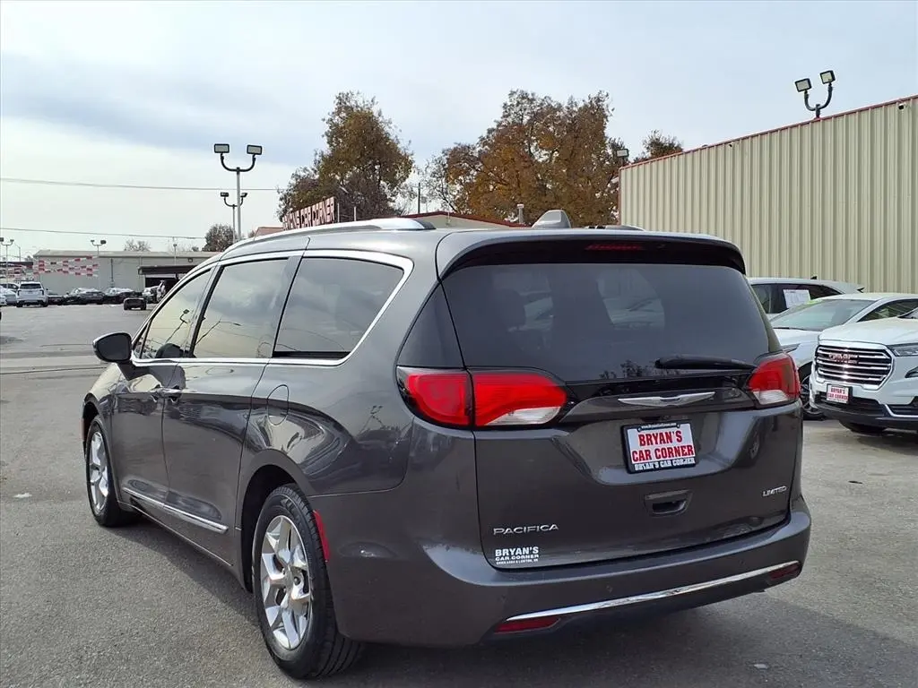 2019 Chrysler Pacifica Limited photo 3