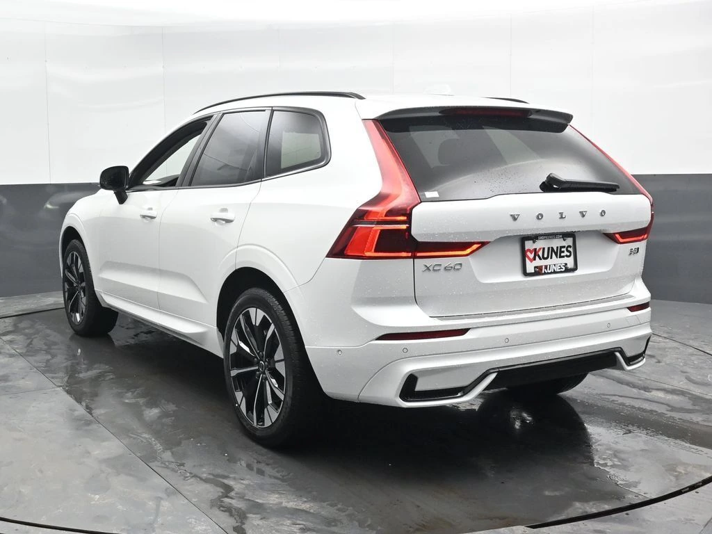 2026 Volvo - image 8
