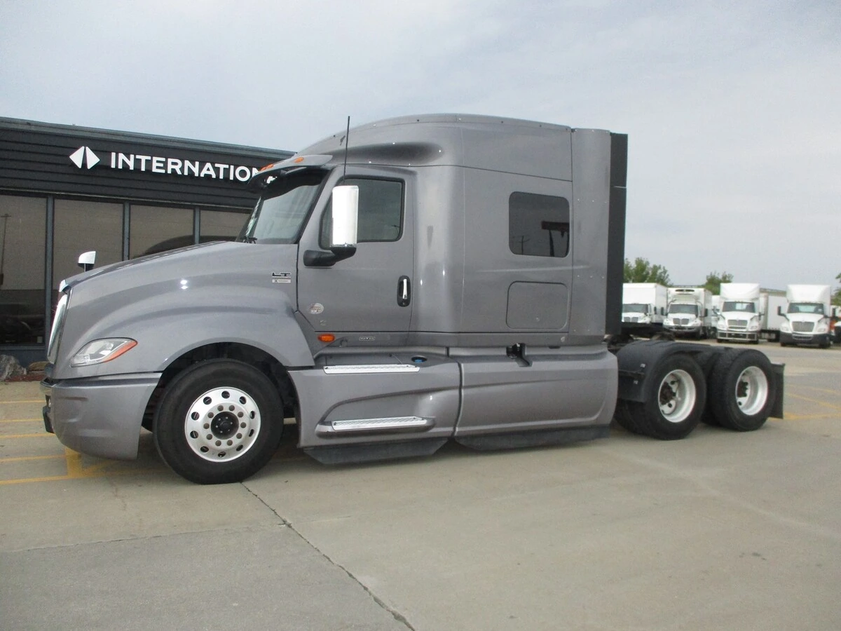 2022 International LT in Altoona, IA
