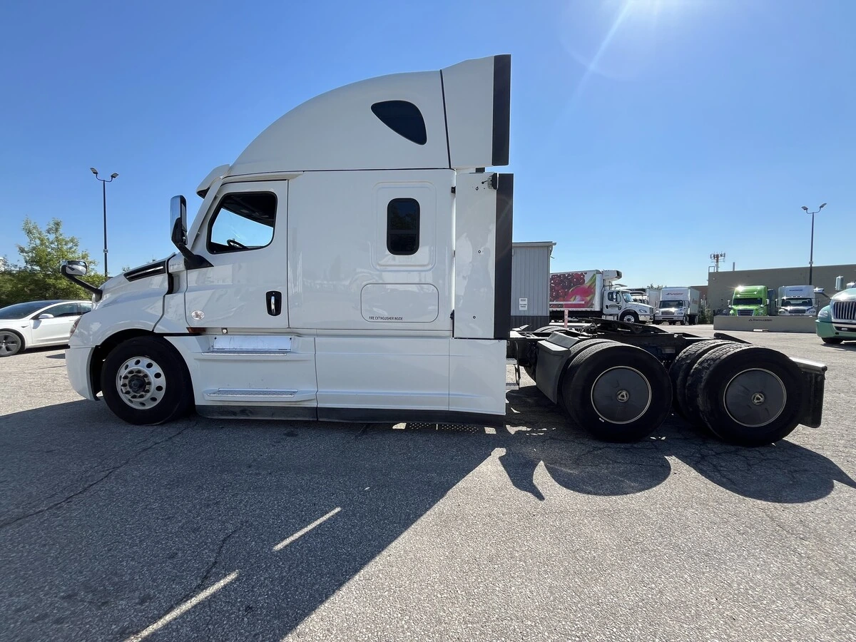 2022 Freightliner Cascadia - image 15