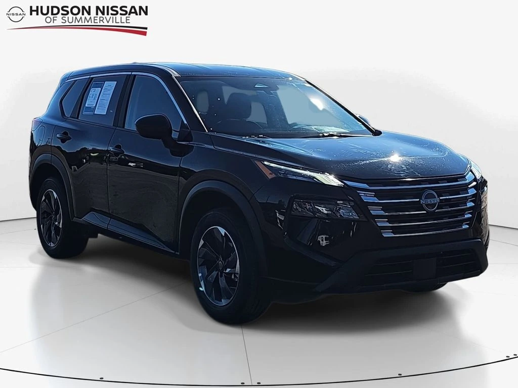2025 Nissan Rogue SV's photo