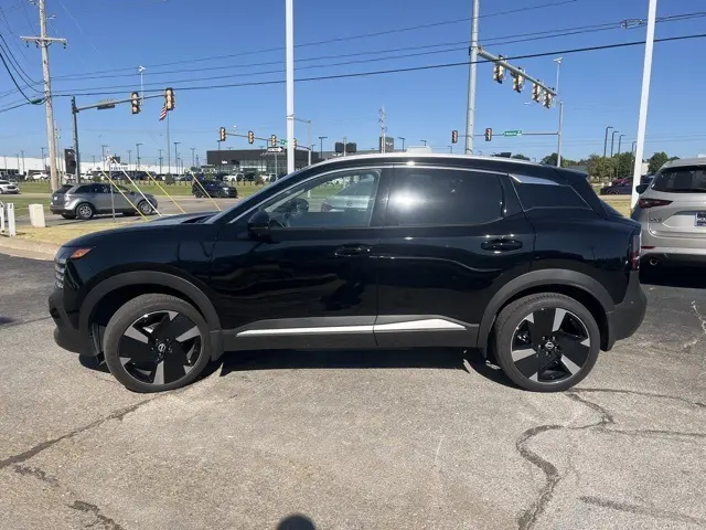 2025 Nissan Kicks SR photo 3