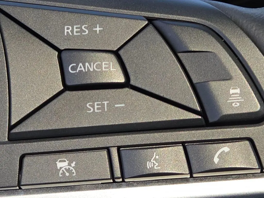 2024 Nissan Sentra SR photo 10