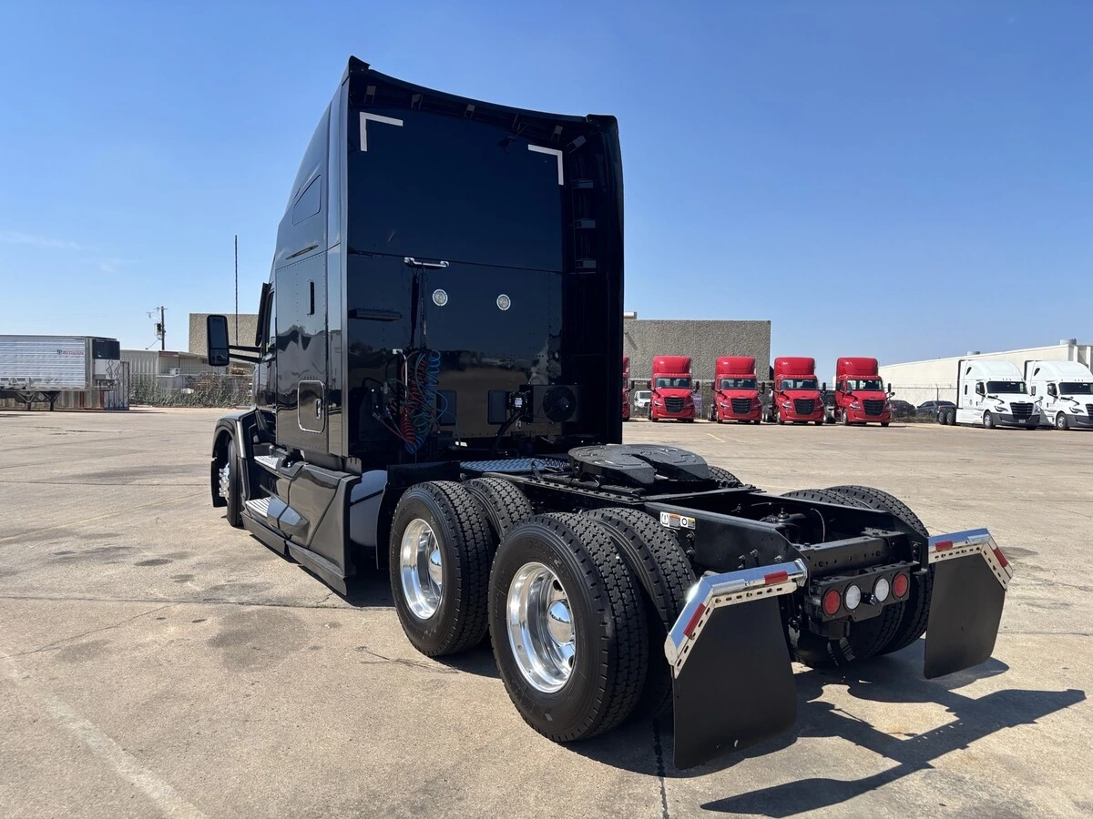 2023 Kenworth T680 — photo 7