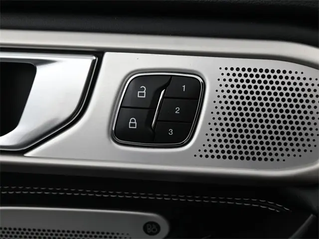 2020 Ford Explorer ST photo 18