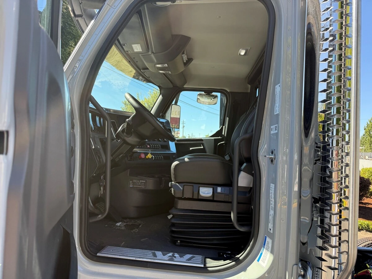 2027 Western Star 49X — photo 8