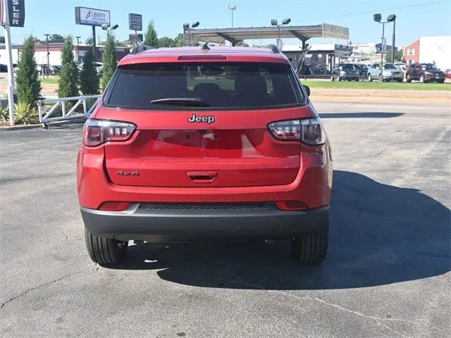 2026 Jeep Compass Latitude photo 3