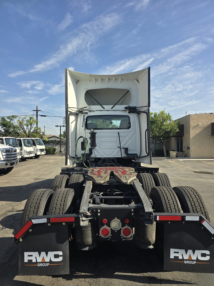 2021 International LT in CA — photo 5