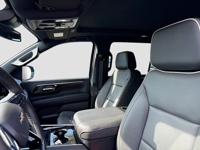 2025 Chevrolet Suburban Premier - Photo 25