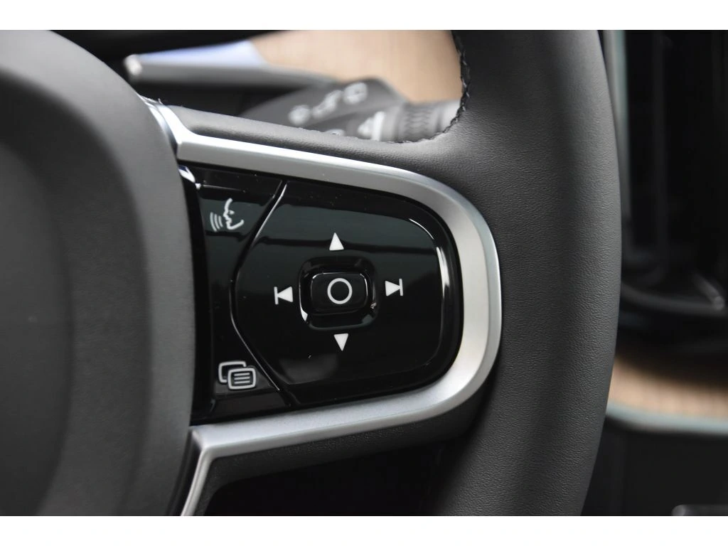 2026 Volvo - image 34