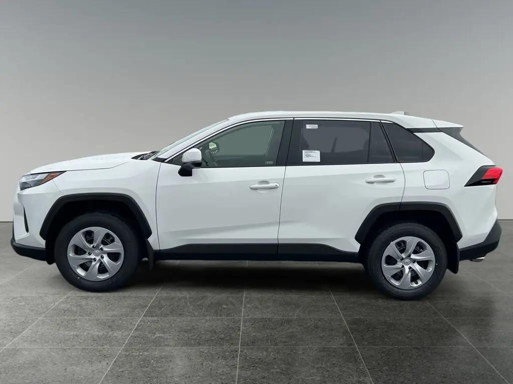 2025 Toyota RAV4 LE photo 4