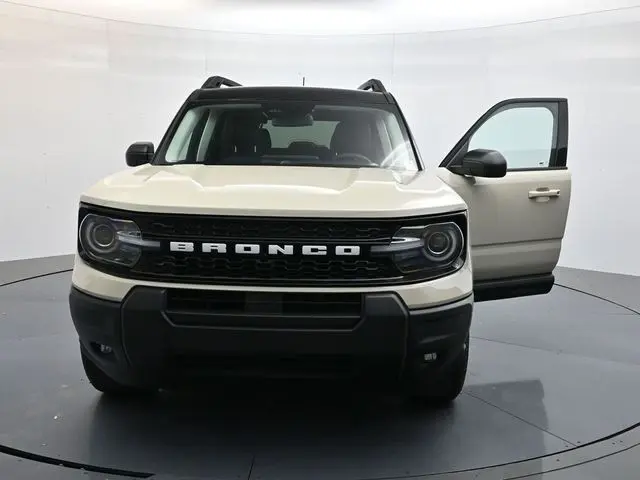 2025 Ford Bronco Sport Outer Banks photo 2