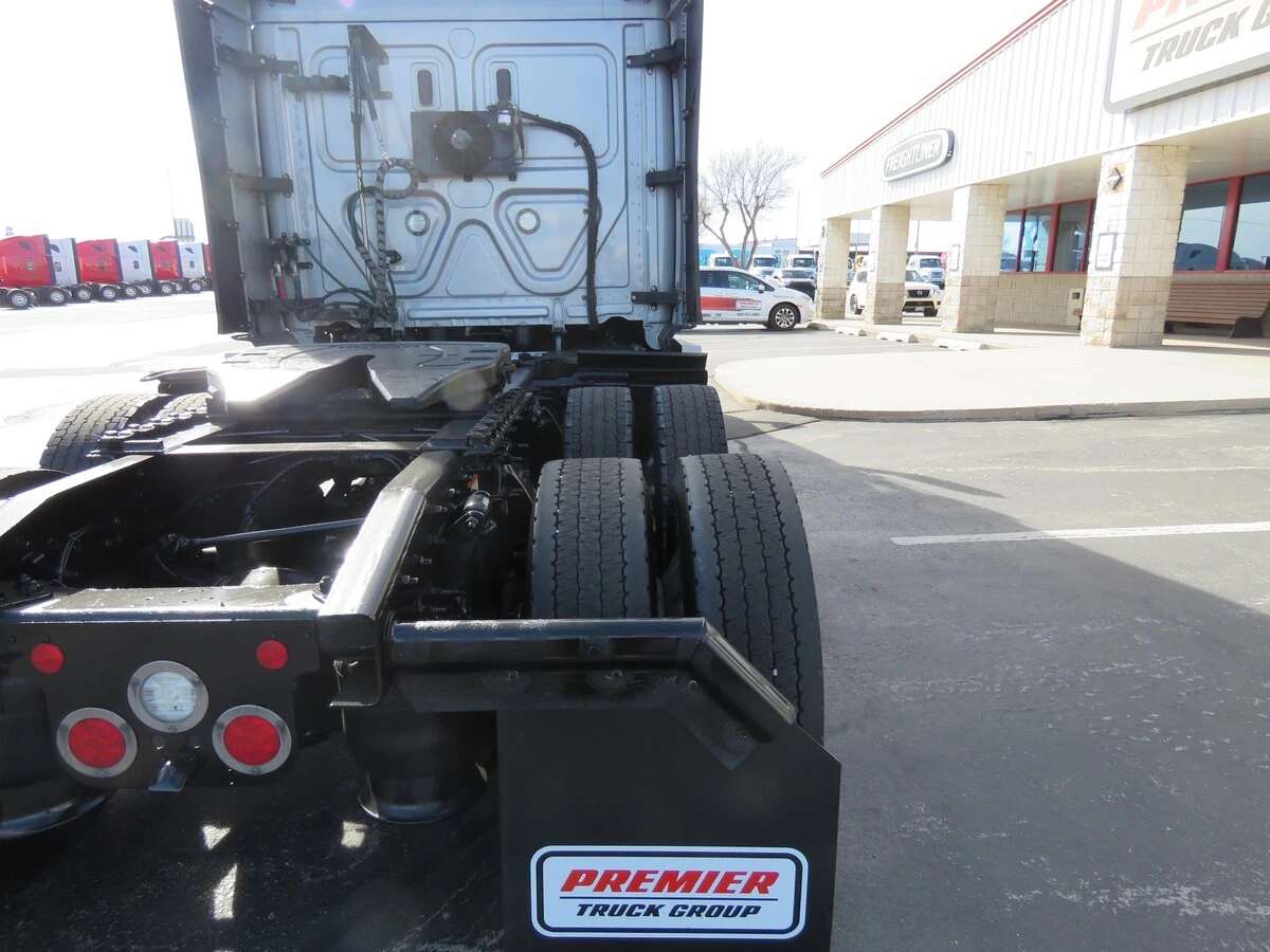 2023 Freightliner Cascadia - image 6