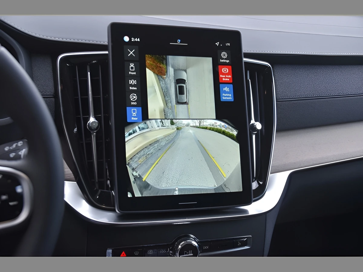 2026 Volvo XC90 Plus - Photo 18