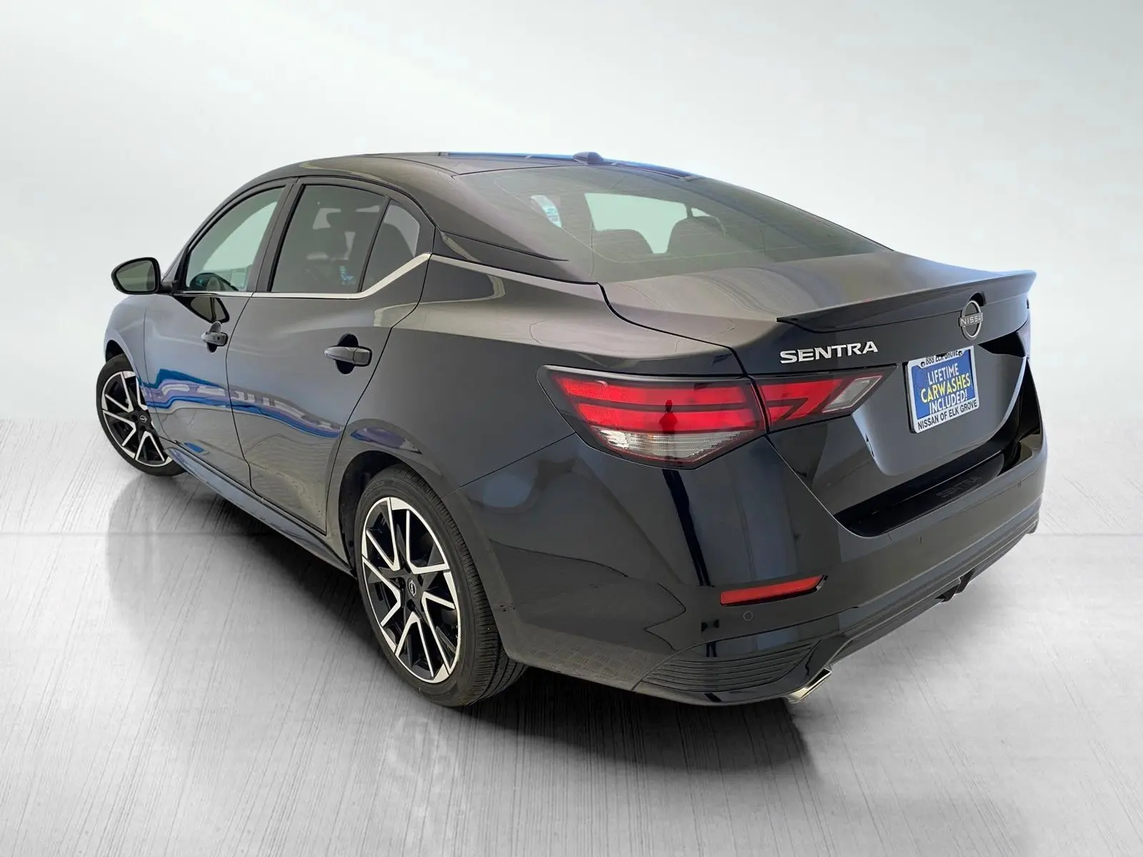 2025 Nissan Sentra SR photo 3