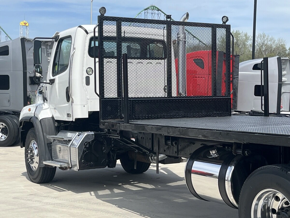 2017 Freightliner 114SD - image 5